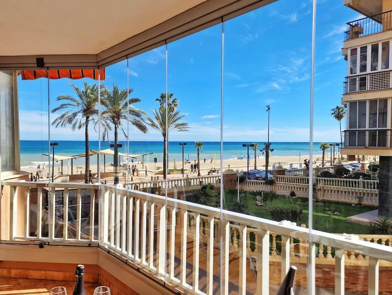 Amplio Apartamento Con Terraza En Primera Linea De Playa Apartment Fuengirola