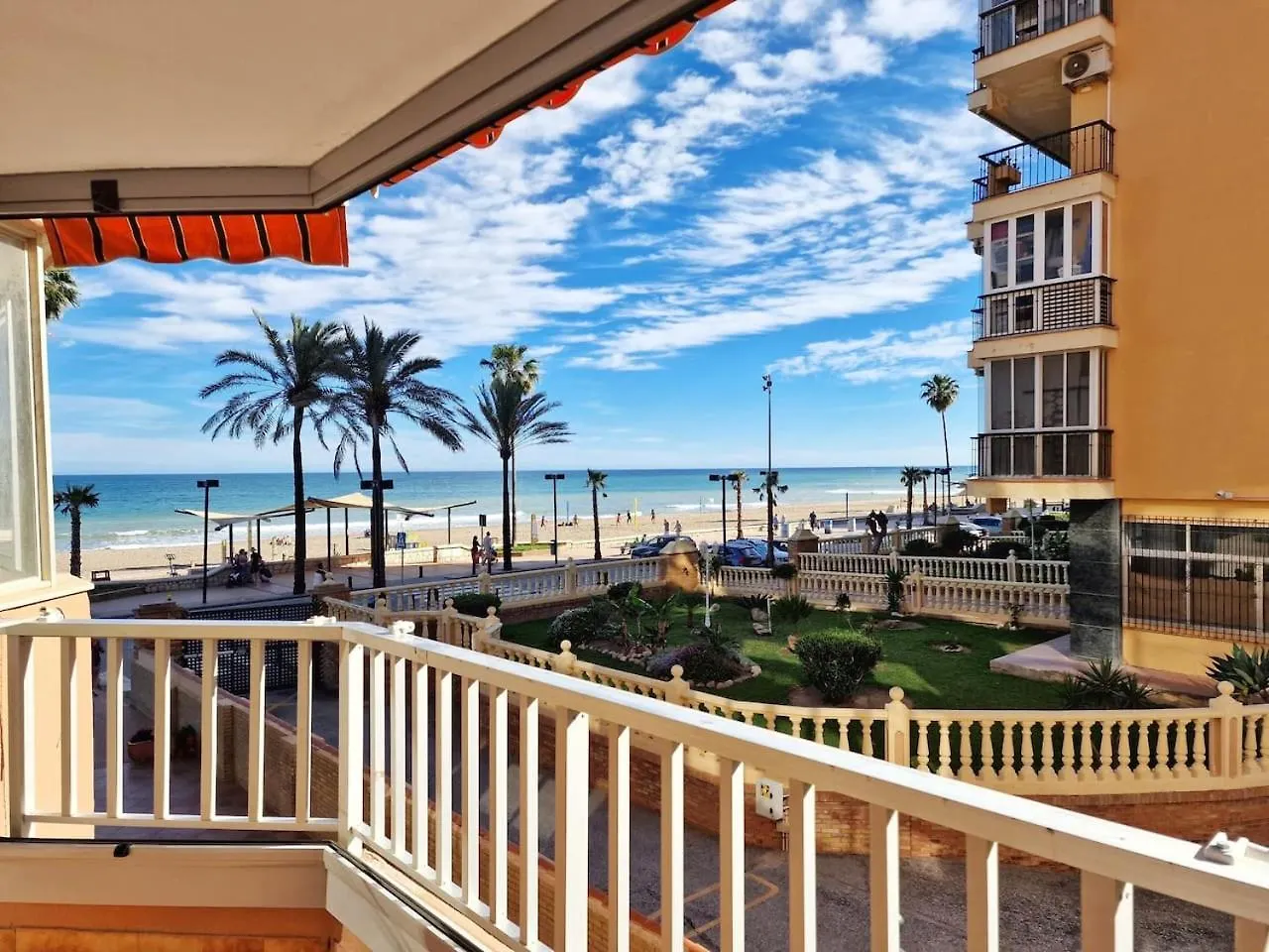 Amplio Apartamento Con Terraza En Primera Linea De Playa Apartment Fuengirola